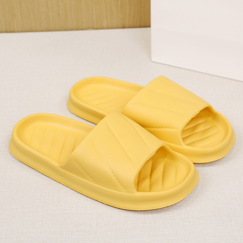 Zapatillas frías de verano para mujeres pequeñas pantallas de oso domésticas con suela suave, zapatillas antideslizantes para hombres