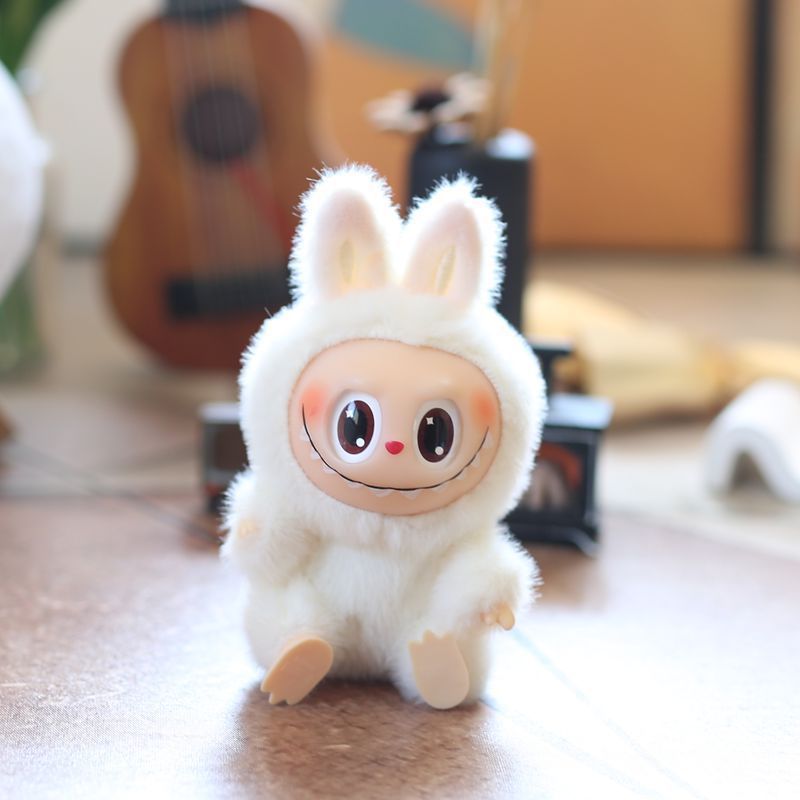 Labubu ペンダント第二世代 Labubu ぬいぐるみかわいい座り姿勢ブラインドボックスベビー服ビニールデスクトップ装飾品卸売|undefined