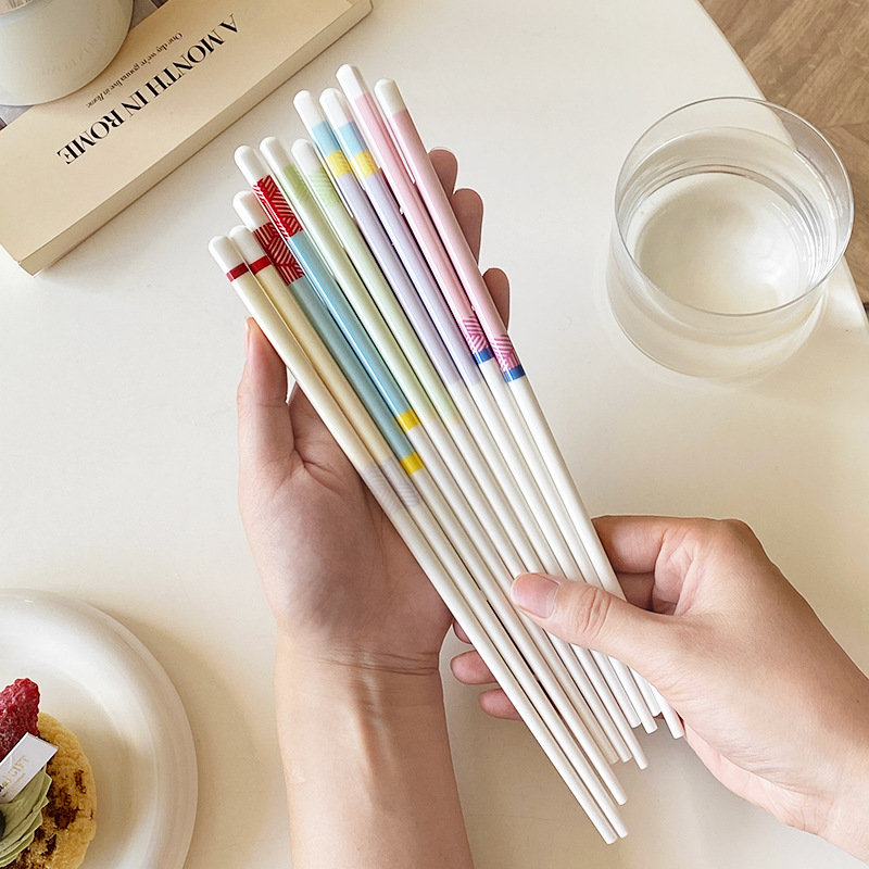 Palillos de cerámica macaron contraste color diseño chica corazón color ins hogar cerámica cuchara traje 5 pares caja regalo