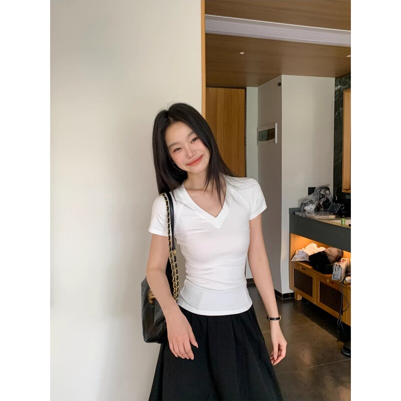 Pure Desire Waist-Cinching Pure Cotton V-Neck Slim-Fit Short-Sleeve T-Shirt for Women, Summer 2026 New Style, Age-Reducing, Slimming, Elegant Top Pure Desire Waist-Cinching Pure Cotton V-Neck Slim-Fit Short-Sleeve T-Shirt for Women, Summer 2026 New Style, Age-Reducing, Slimming, Elegant Top