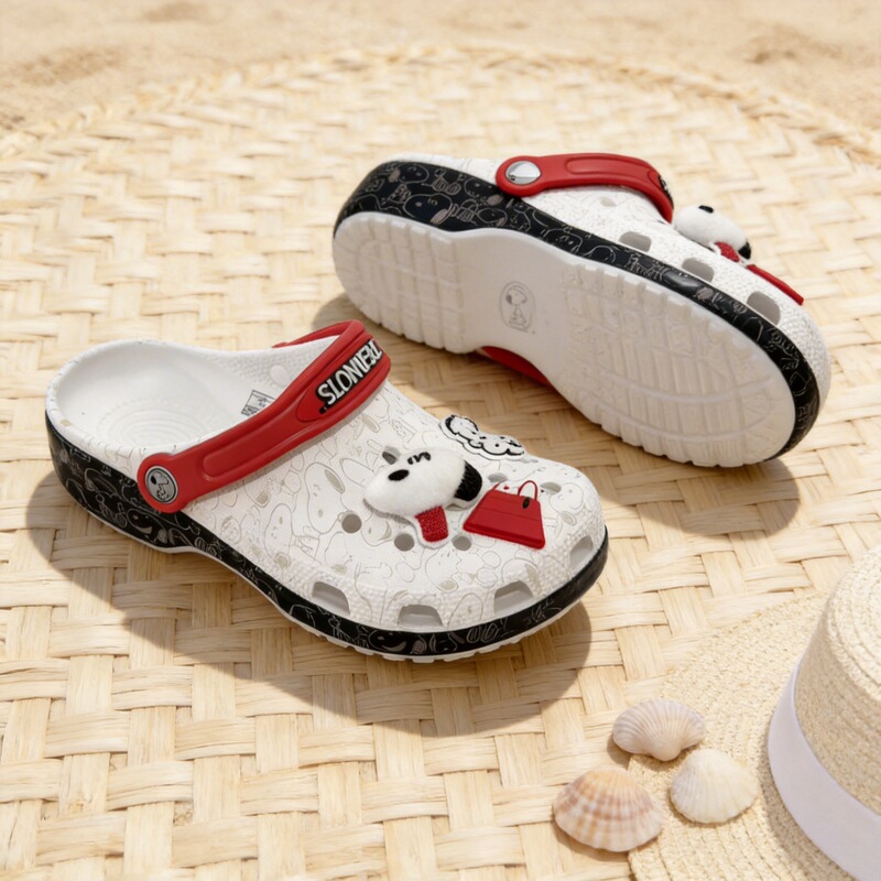 New Classic Celebrity Cartoon Snoopy Summer Women's Clogs Outdoor Women's Slippers Beach Sandals for Women