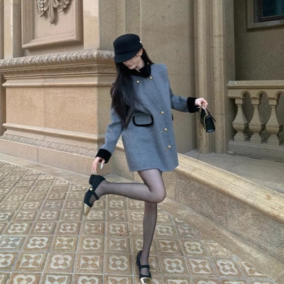회색