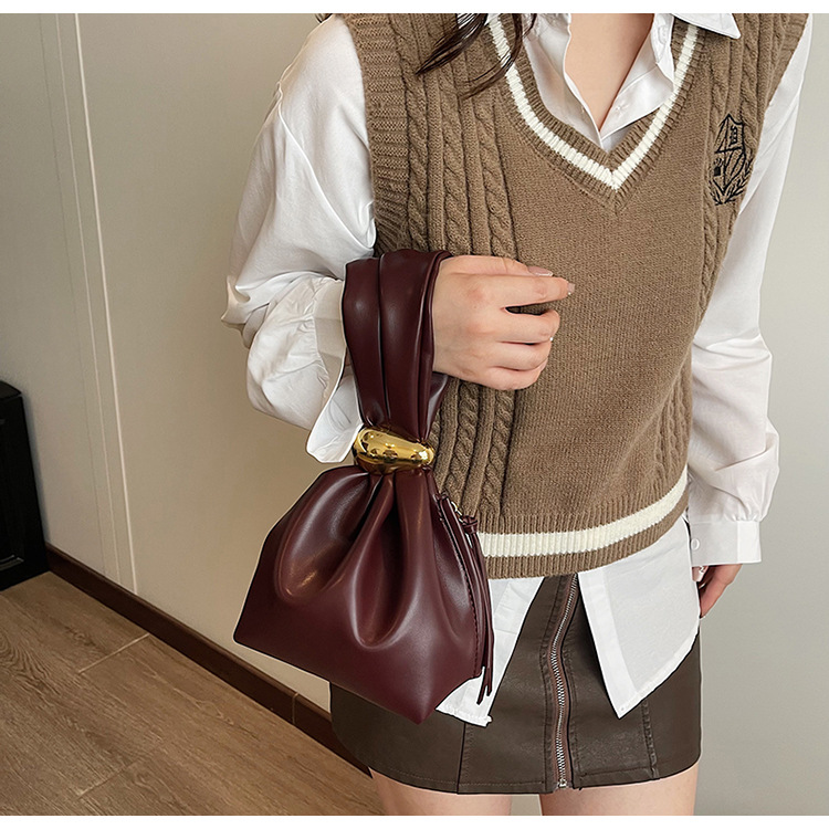 2024 nouvelle tendance de la mode féminine haut de gamme en nuage plissé sac à main polyvalent sac porte-bonheur personnalisé_voghion.com