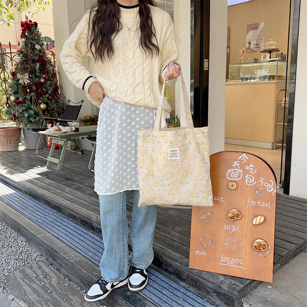 43204 ins Spring/Summer New Gentle small floral starry sky single-shoulder canvas bag with large capacity for girls' study bag Item Picture