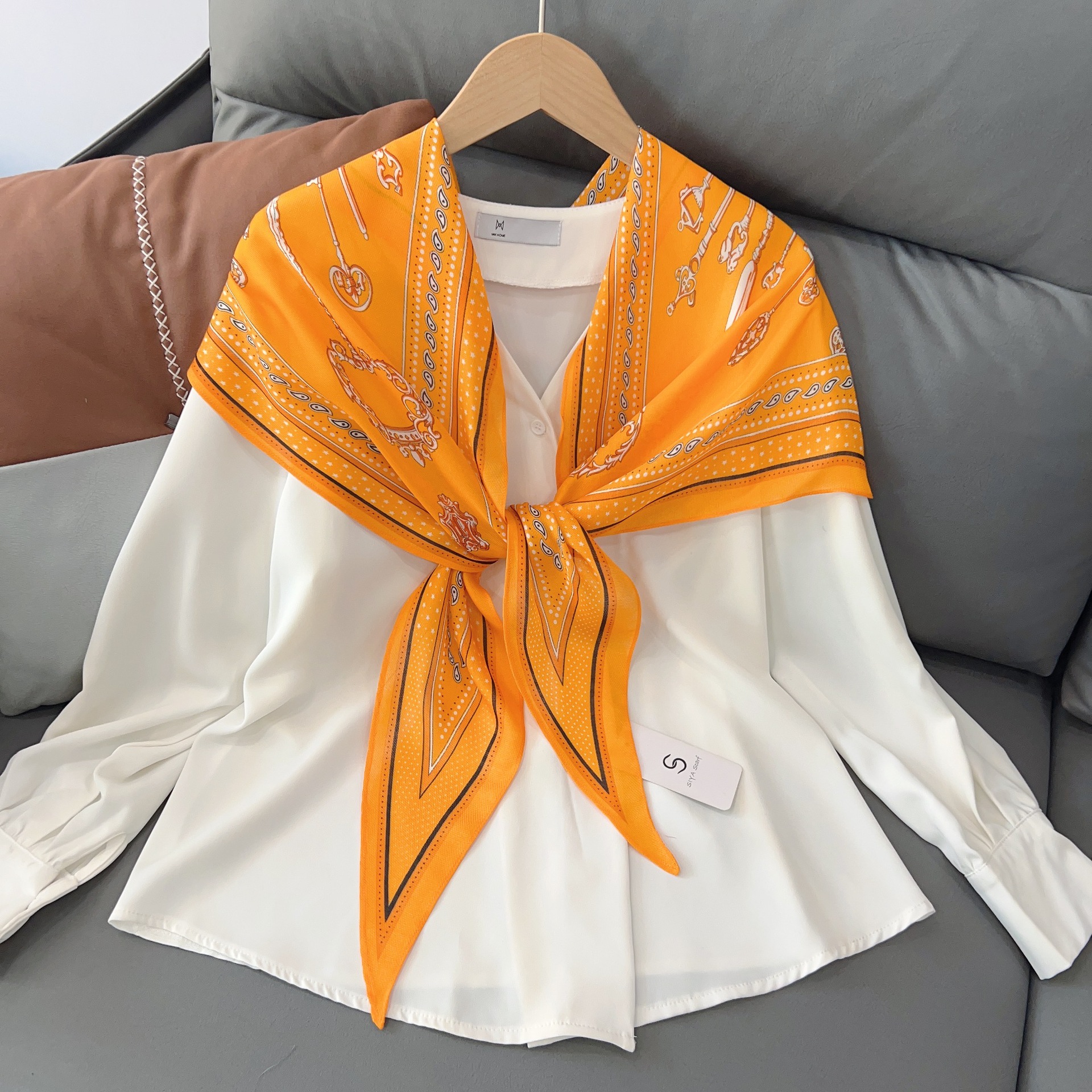 Estilo coreano elegante diamante bufanda anacardo verde triángulo bufanda verano nueva camisa a juego chal decorativo pequeña bufanda para las mujeres