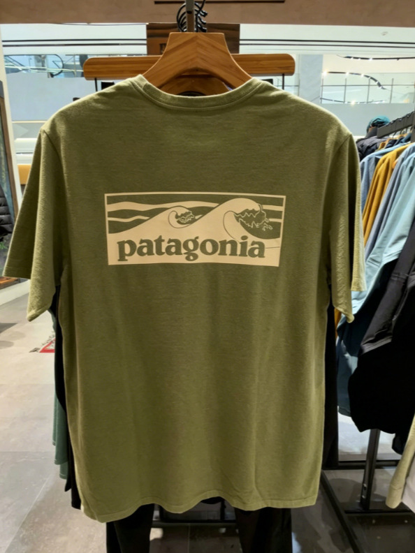 Bata Wave printli qısaqollu köynək - kişi və qadın üçün