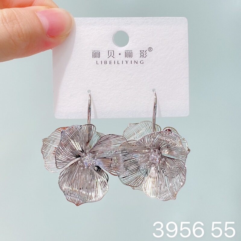 丽贝丽影欧美时尚大气重属个性冷淡风花朵几何耳环小众高级感耳饰|undefined