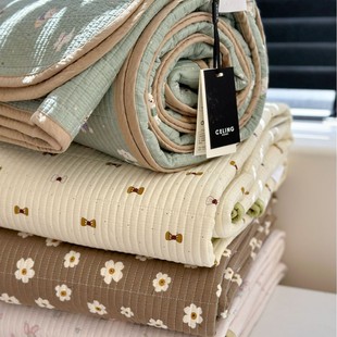 Skin-friendly breathable cotton small floral four-season quilted bed cover three-piece set tatami padded non-slip cotton mattress
