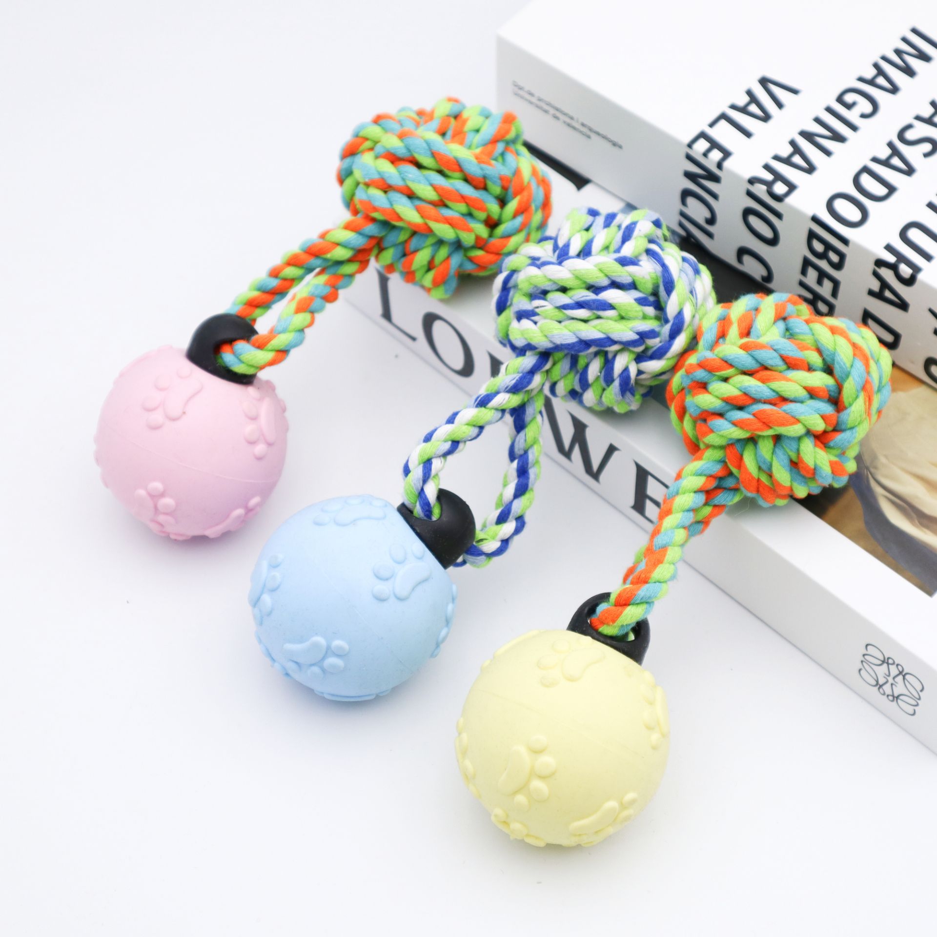 발자국 공 매달린 공