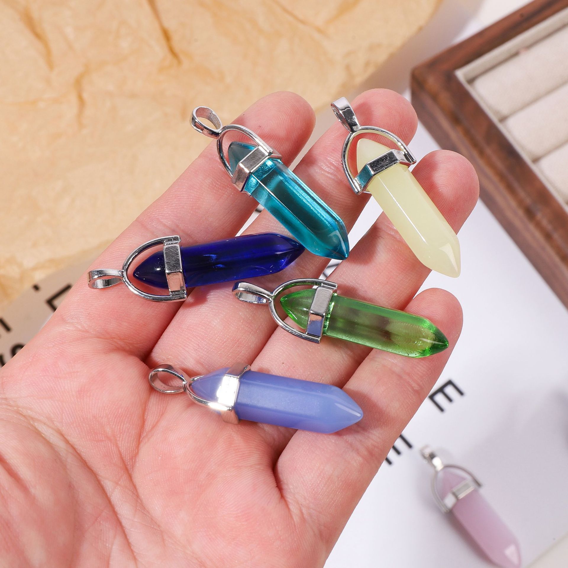 Transfronterizo Amazon colgante hexagonal de cristal sintético bala punta pendulante collar de cristal joyería colgante gemas