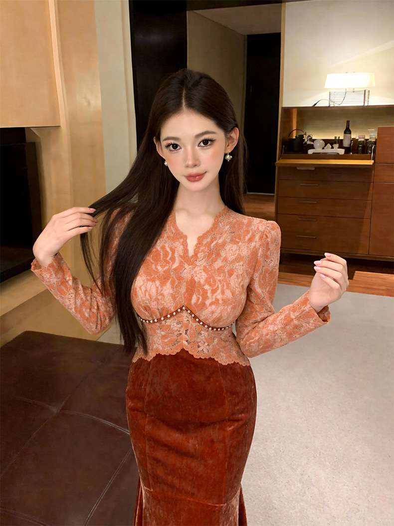 Đầm dài tay cổ V ren phối nhung ôm body nữ — nâu đỏ chi tiết 6