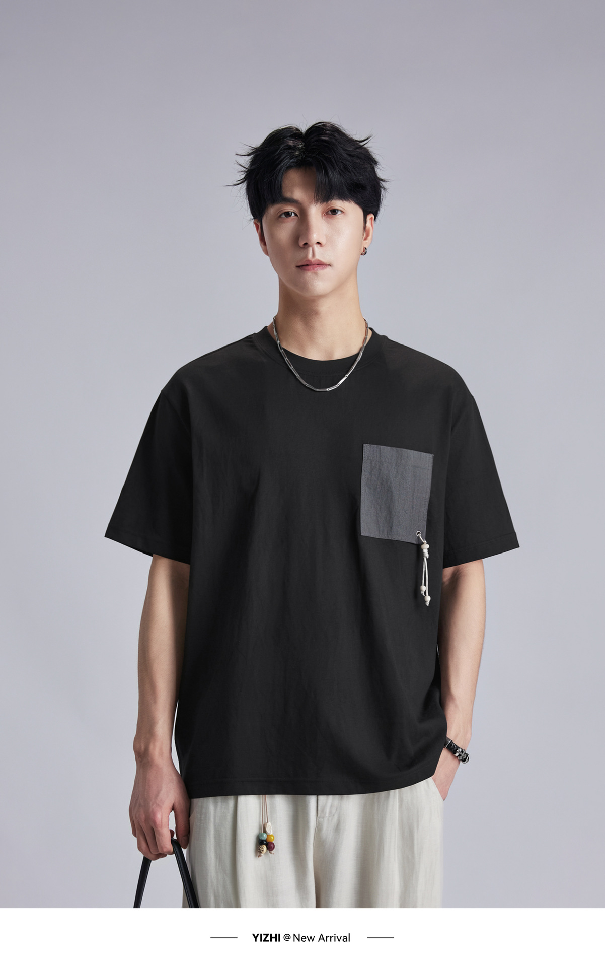 Áo thun nam cổ tròn tay ngắn chất liệu cotton thoáng mát, form rộng thả vai, túi đắp phối màu đính cườm — đen chi tiết 17