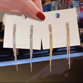 耳钉;耳环;耳圈