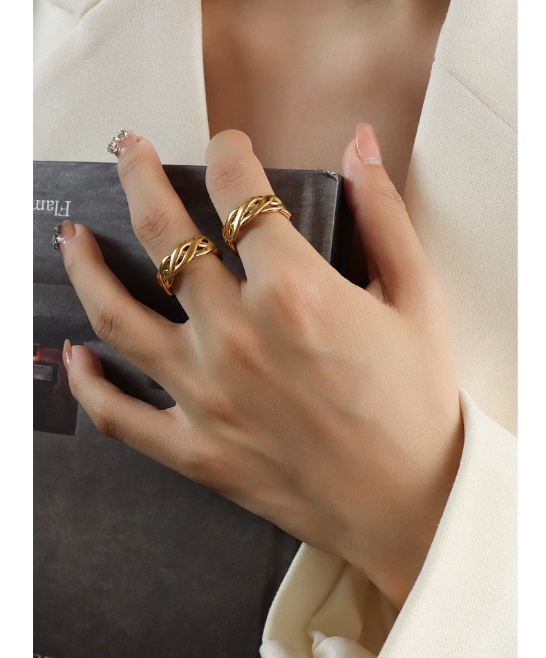 Marka Chinese knot interlaced ring titanium steel material plated real gold color preserving split ring_voghion.com