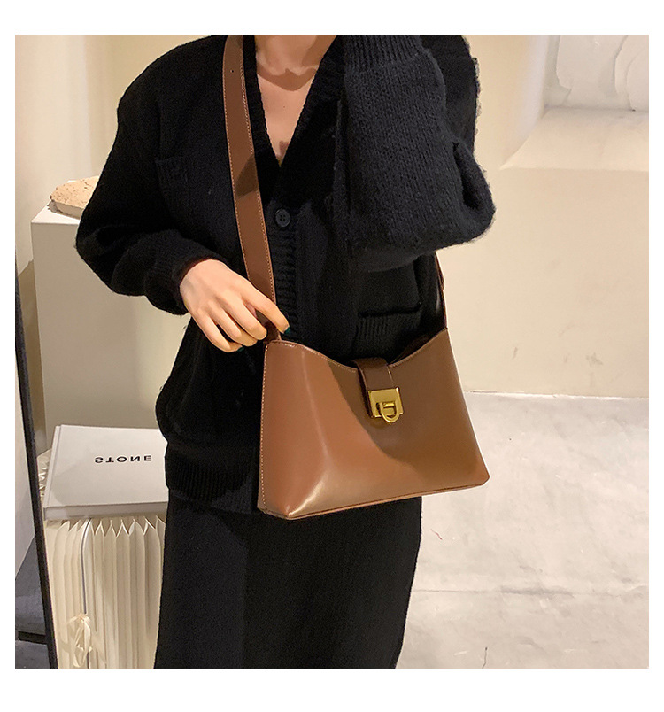 2021 New Bucket Female Bag Korean Solid Color Large-capacity Commuter Diagonal Bag display picture 115