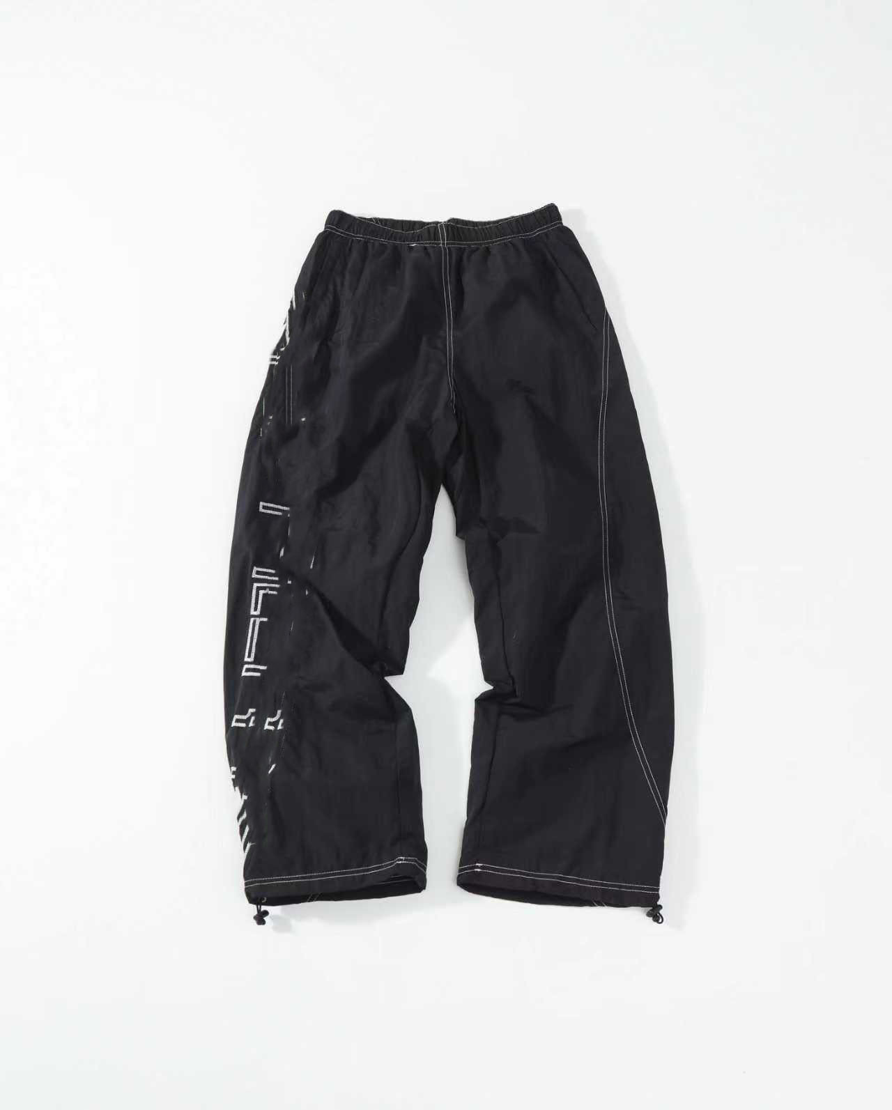 A6. pantalones negros