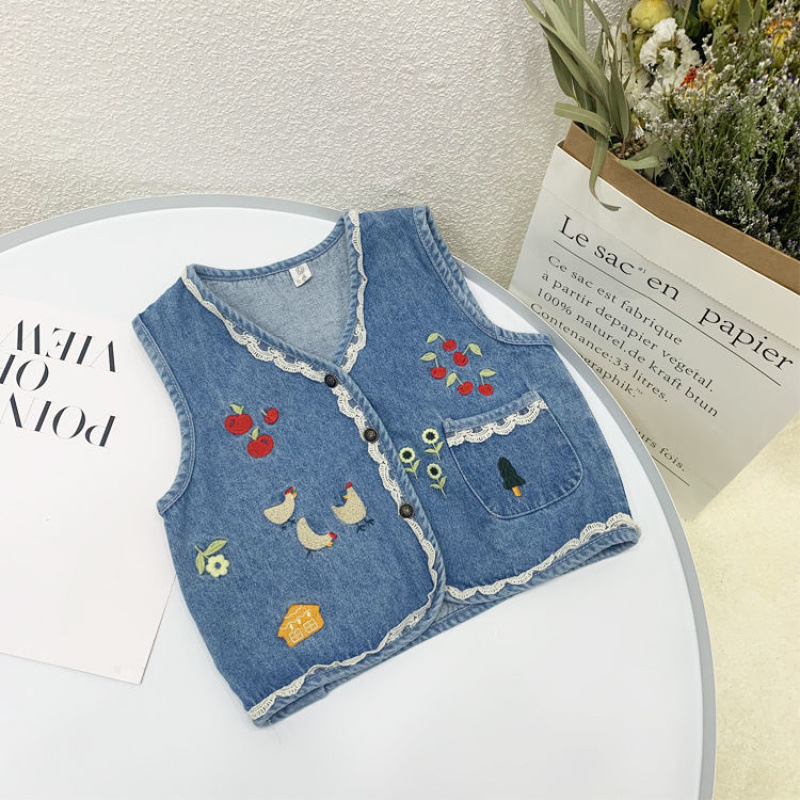 女の子のデニムのベストの刺繍の秋のタイプ2025春秋は女の子の肩の赤ちゃんの洋風のベストのコートのファッションを詰めます。|undefined