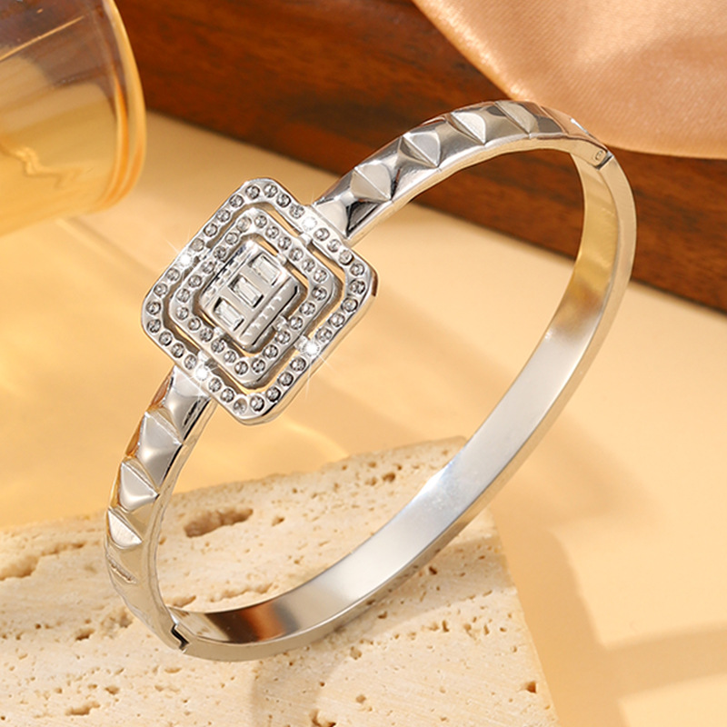 Pulsera Cuadrada Calada con Diamantes de Acero de Titanio, Resistente a la Desteñidura, para Parejas image 9
