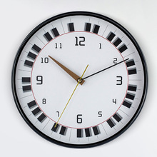 简约现代钢琴挂钟客厅教室石英钟现代简约塑料数字时钟工厂批发