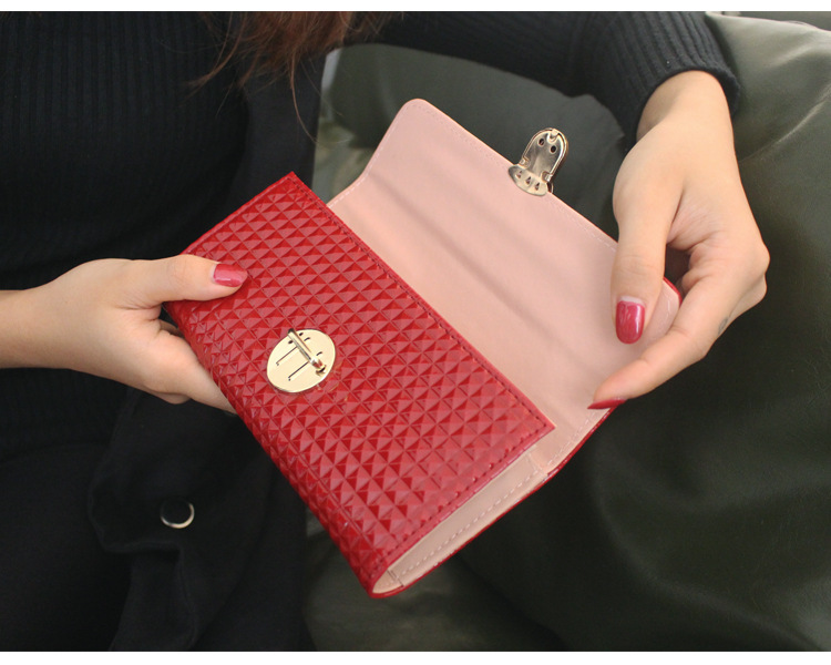 Women's Solid Color Pu Leather Lock Clasp Wallets display picture 2