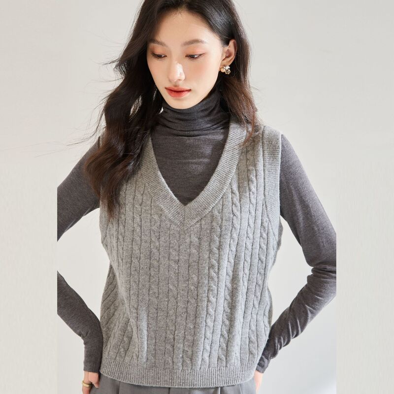 25 Autumn New Retro V Neck Fluffy and Plaid Wool Cable Loose Vest Short Top Women 22657