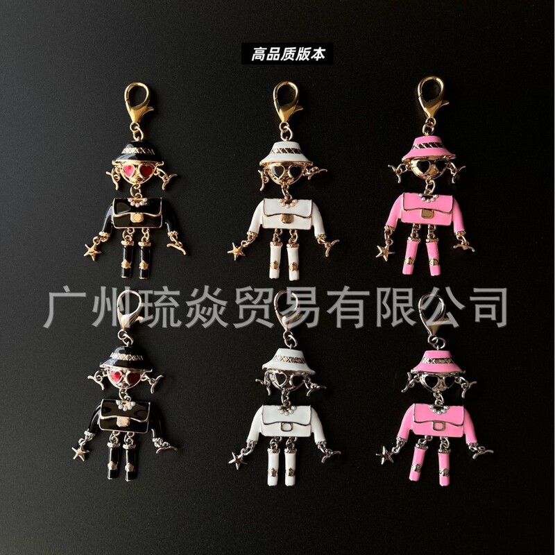 Chanel-style sunglasses robot keychain, light luxury with a high-end feel, European and American style, enamel pink, women's bag cross-border accessory Chanel-style sunglasses robot keychain, light luxury with a high-end feel, European and American style, enamel pink, women's bag cross-border accessory