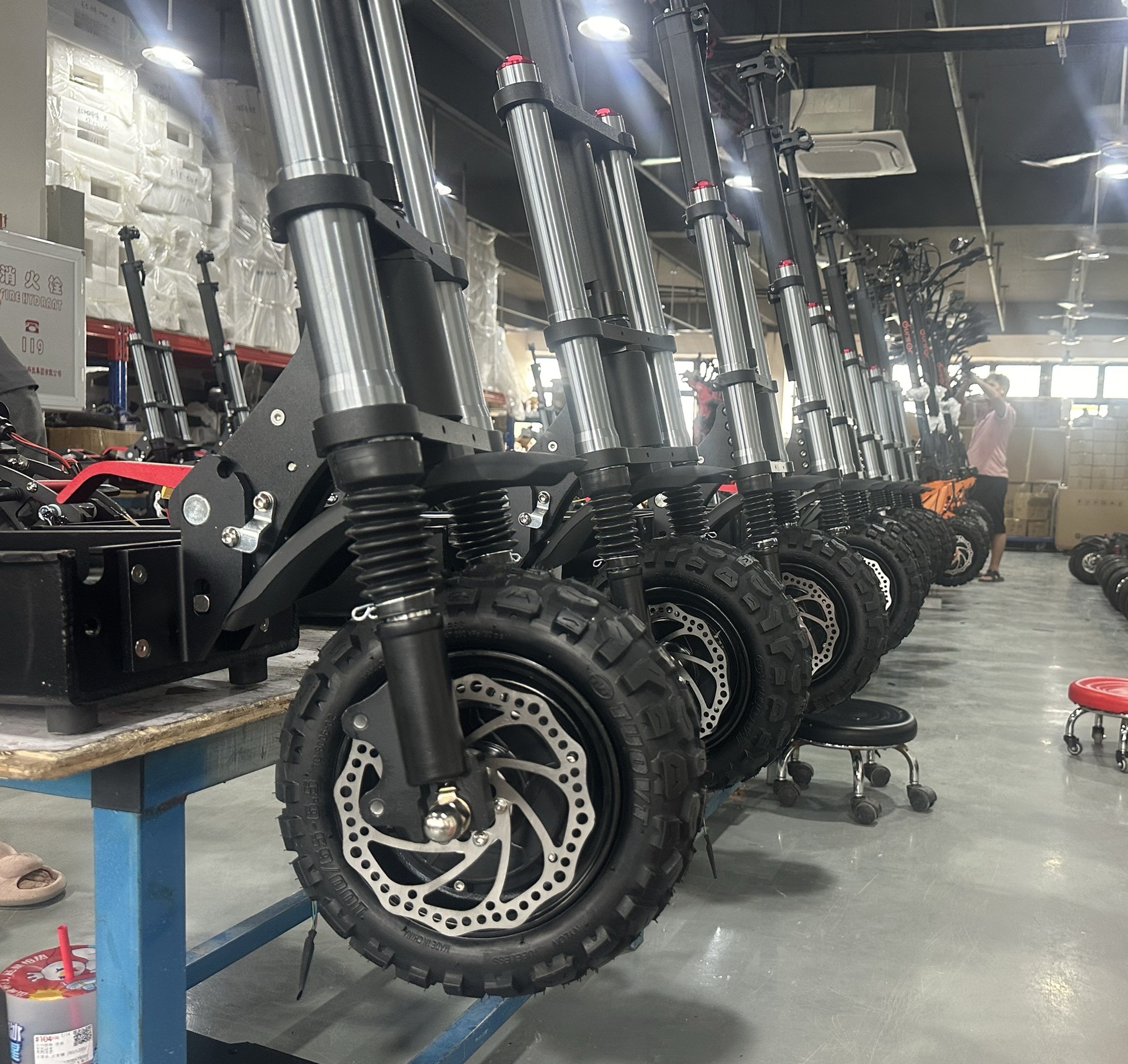 Source factory wholesale overseas warehouse in stock a generation of high-power foldable electric scooter
