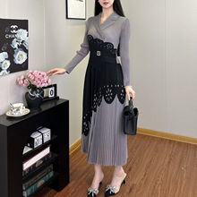 褶皱高端女装高级感气质通勤百搭西装领长袖撞色中长款百褶连衣裙