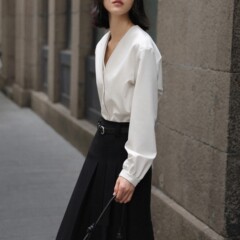 2025 春夏新作トップスフレンチレイジー立体ランタンスリーブシンプルな V ネックシャツ偽ツーピーストップス女性