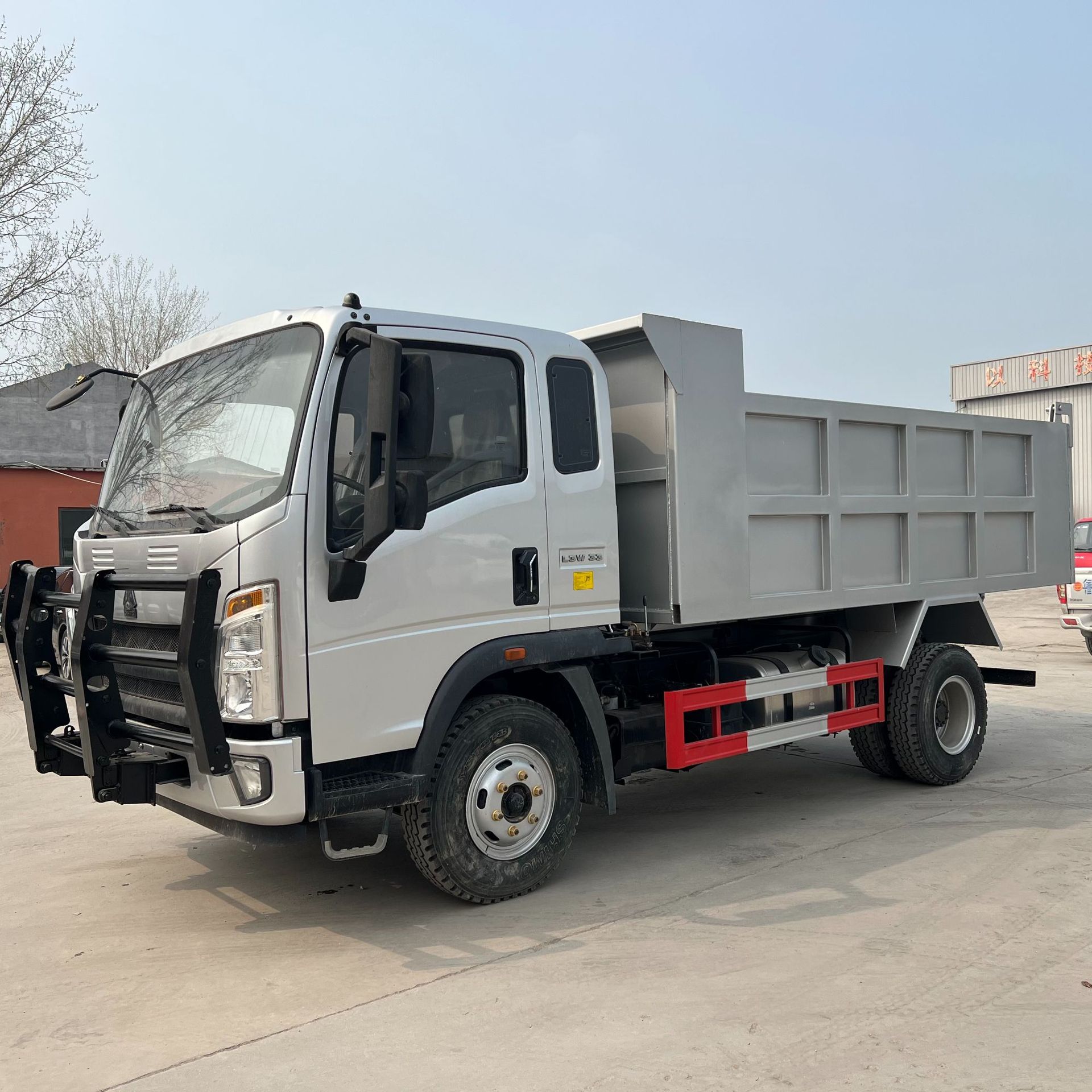 Cross-Border Supply of Small Howo Dump Trucks, 5-Ton Self-Loading Construction Transport Vehicles, Howo Light Trucks, 4X2 Small Dump Trucks