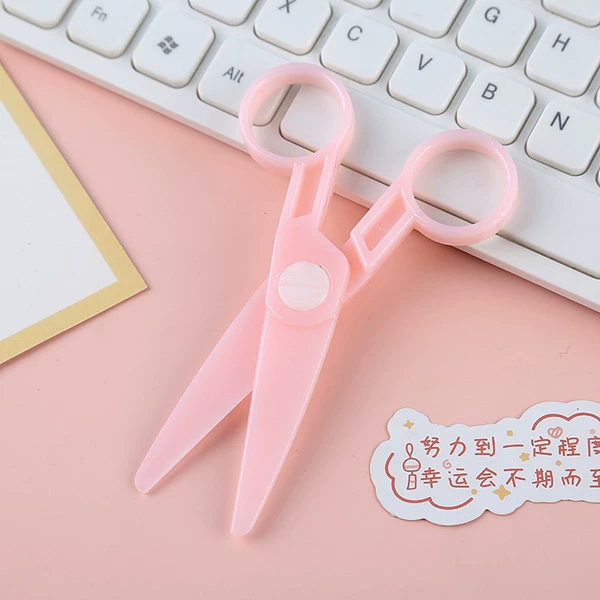 Plastic fuchsia scissors