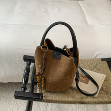 包包斜挎包女时尚麂皮水桶包2025新款复古洋气水桶包高级感手提包