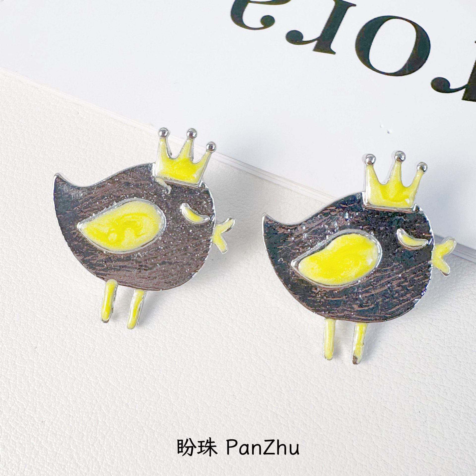 Japanese design fashionable cute brooch