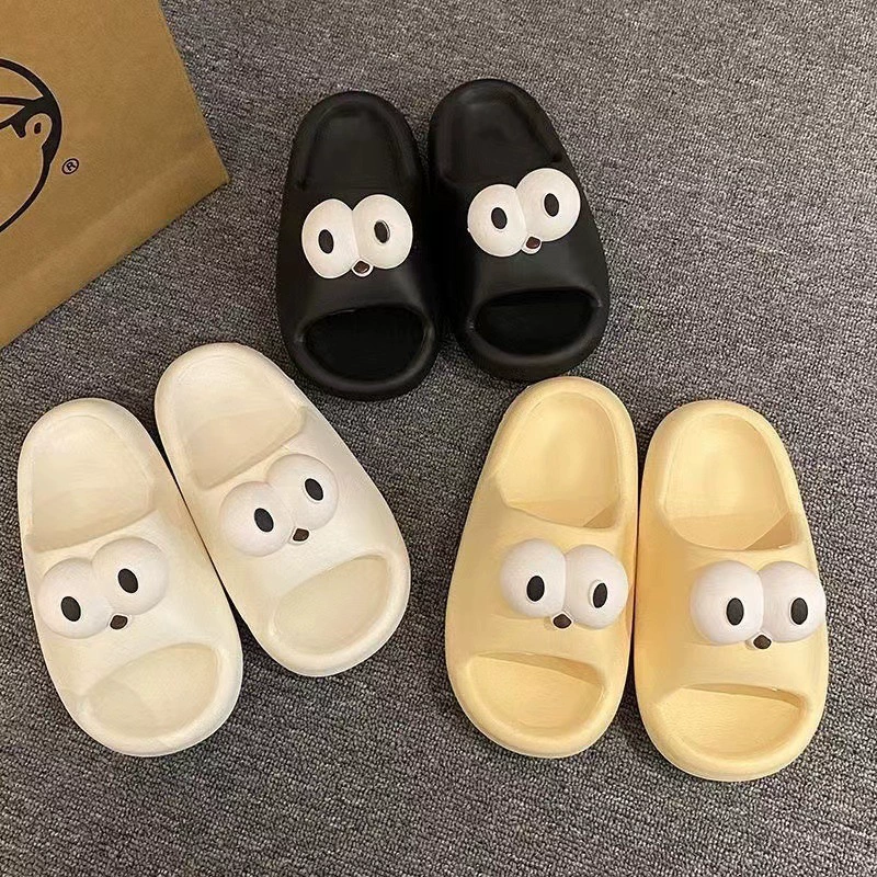 2024 новые модели ins милые мультяшные тапочки женские летние носить дома нескользящие толстые подошвы пара студентов холодные тапочки женщины