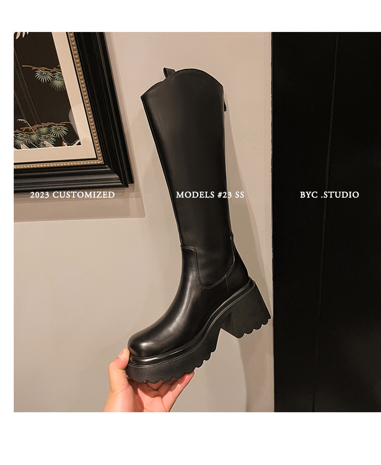 Boot nữ cổ cao mũi tròn gót vuông dày 9 cm, phong cách kỵ sĩ V-cut — Ống lớn màu nâu sẫm lót một lớp chi tiết 27