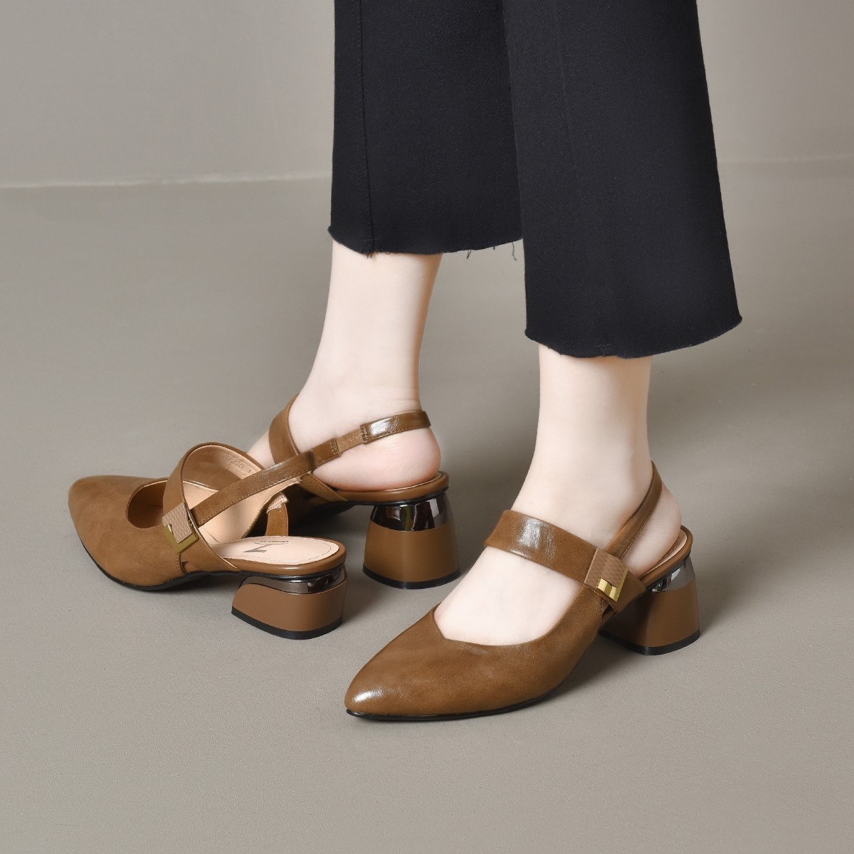 Sandal nữ da thật mũi nhọn gót vuông 5 cm quai ngang hở gót — Kaki-cao gót 5 cm