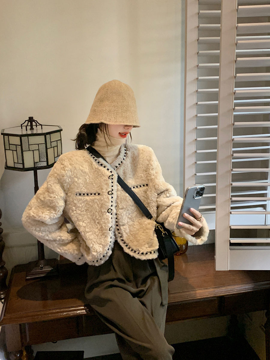 クリームカレー色