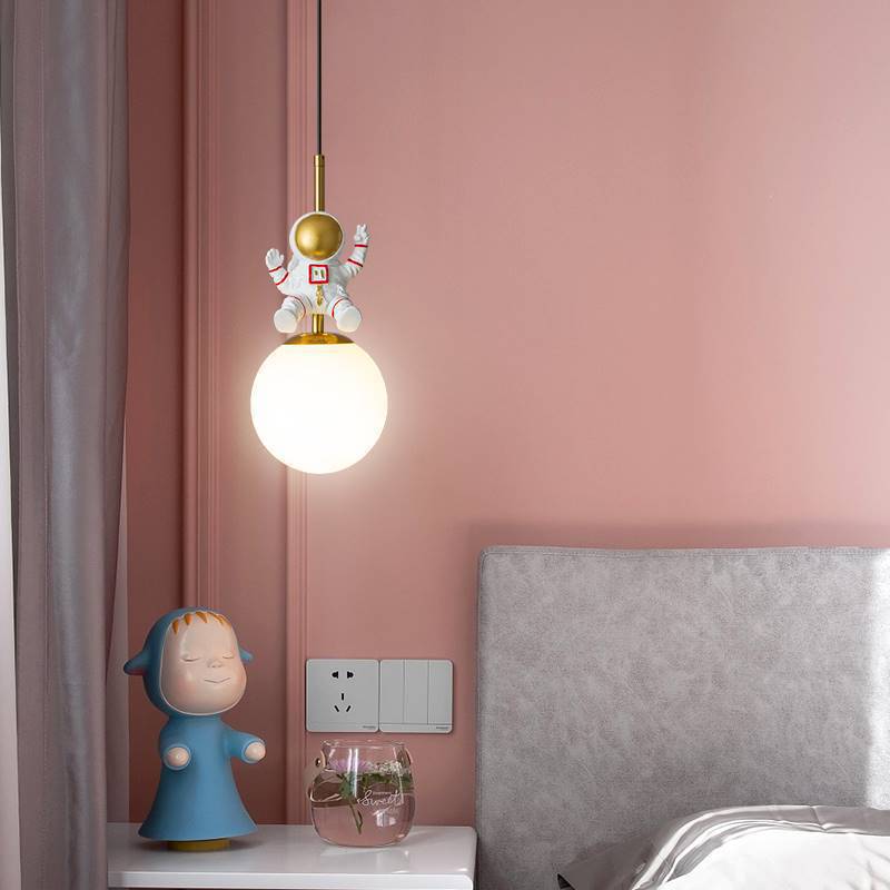 Nuevo nórdico minimalista habitación infantil cama astronauta lámpara de lujo ligera dormitorio de niños luna lámpara de hierro