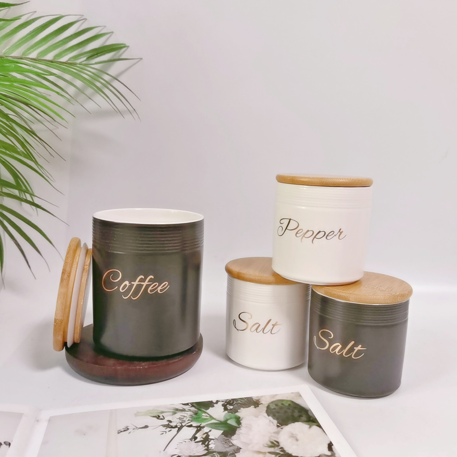 Comercio exterior transfronterizo Oriente Medio Exportar tarro sellado de cerámica con tapa de madera tarro de almacenamiento condimento de cocina tarro de té de café tarro