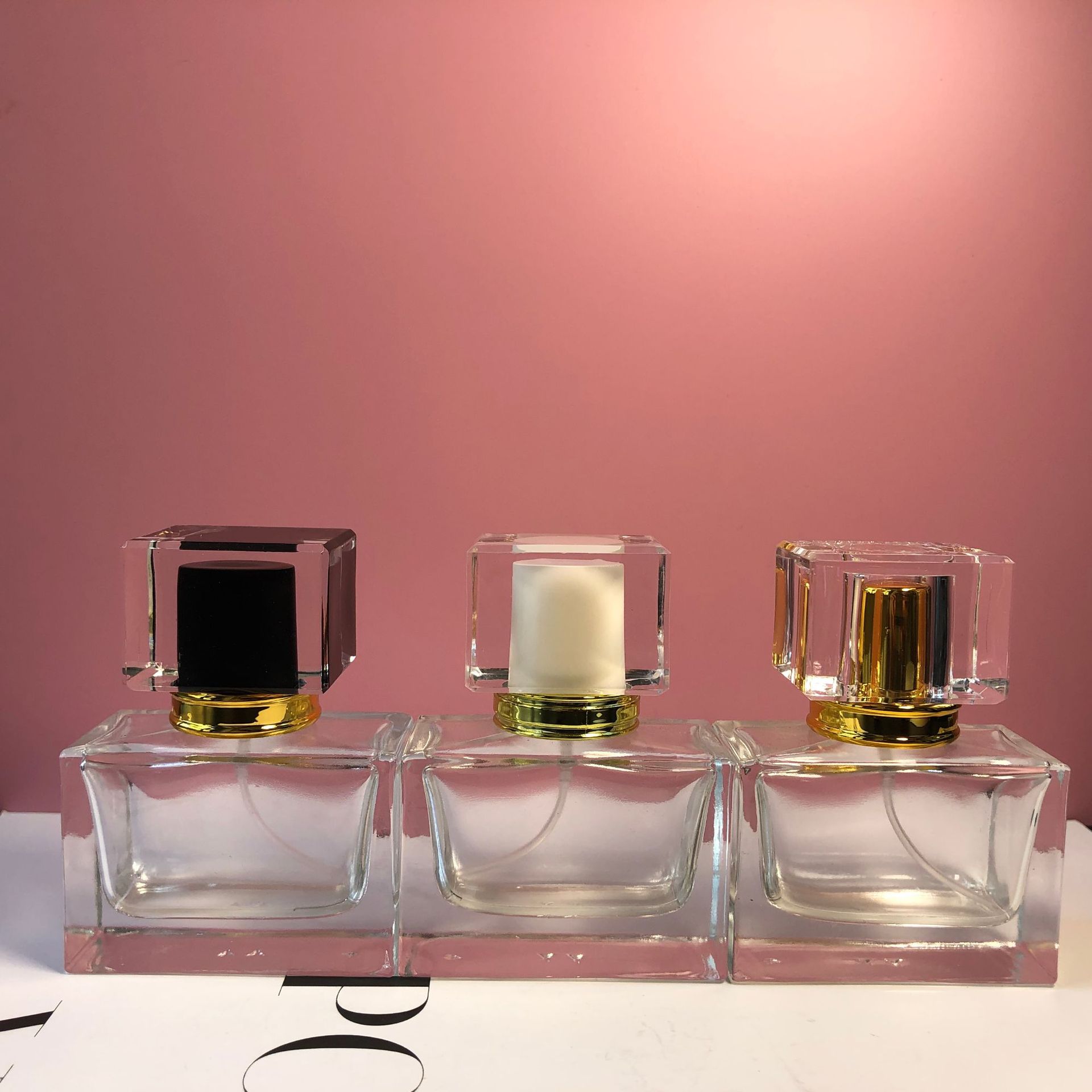 批发30ml亚克力盖高端香水瓶香水分装瓶化妆品喷雾瓶玻璃空瓶