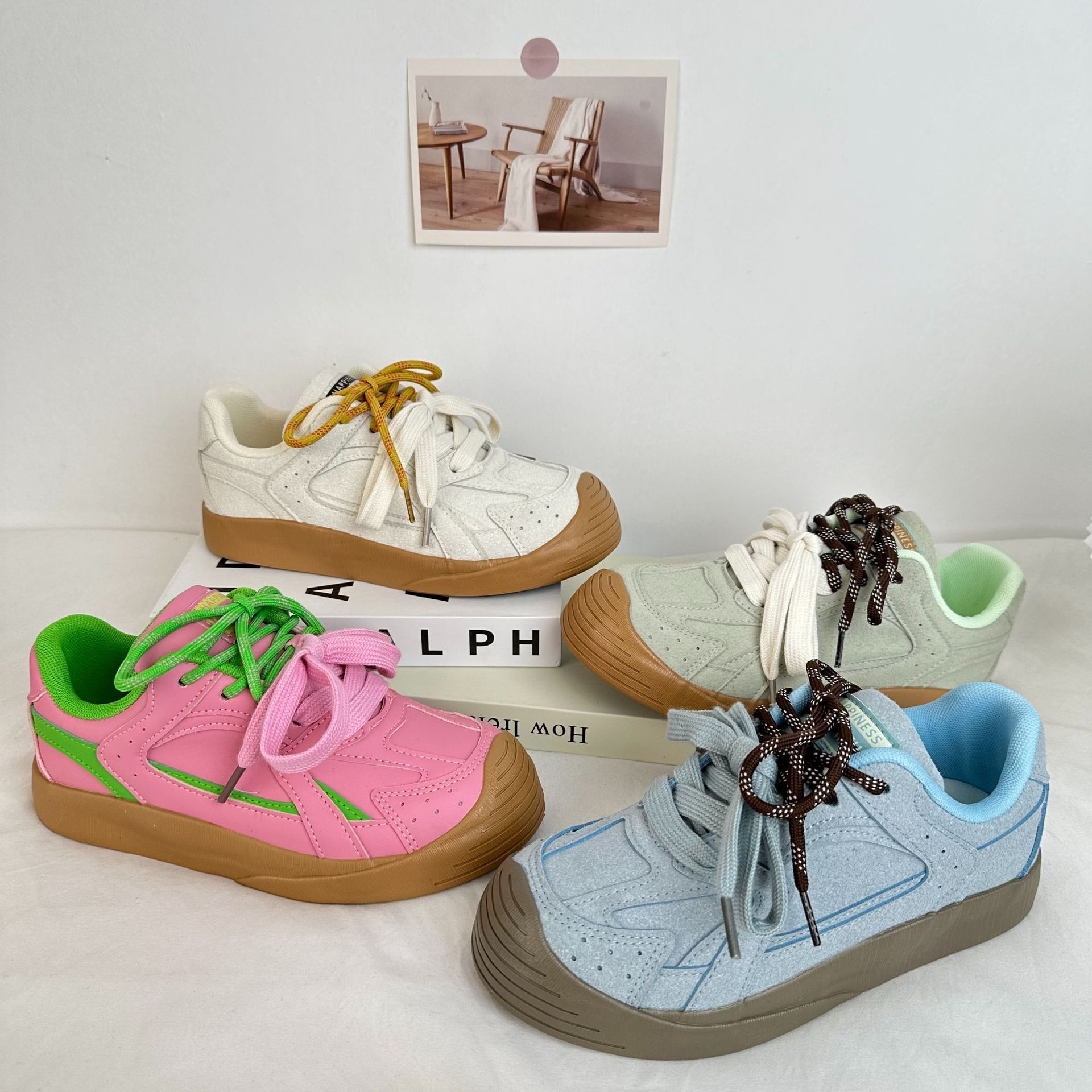 Yuanbo 2024 modelos de primavera versión coreana de los zapatos de lona estilo Harajuku, zapatos de payaso de todo fósforo para estudiantes, zapatos blancos de ocio deportivo