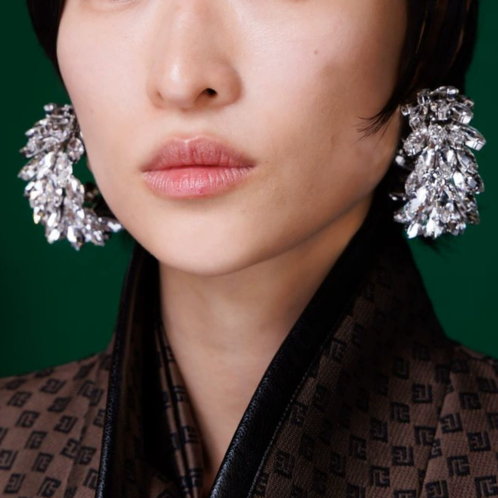 Трансграничные горячие продажи сережки из листьев Mori преувеличенные женские преувеличенные легкие и экстравагантные ультра-мигающие водяные бриллианты