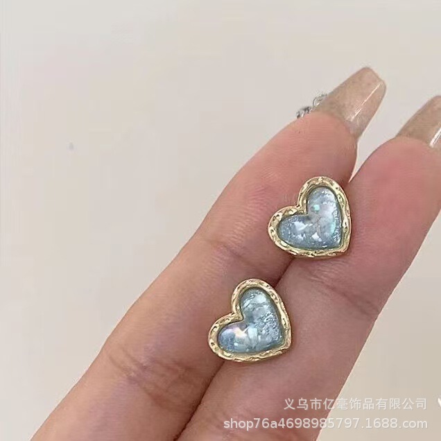 「Liankong 1980」レトロでエレガント、コンパクトで多用途なイヤリング、上質な光沢のある気質、白い貝殻のラブイヤリング、イヤリング|undefined