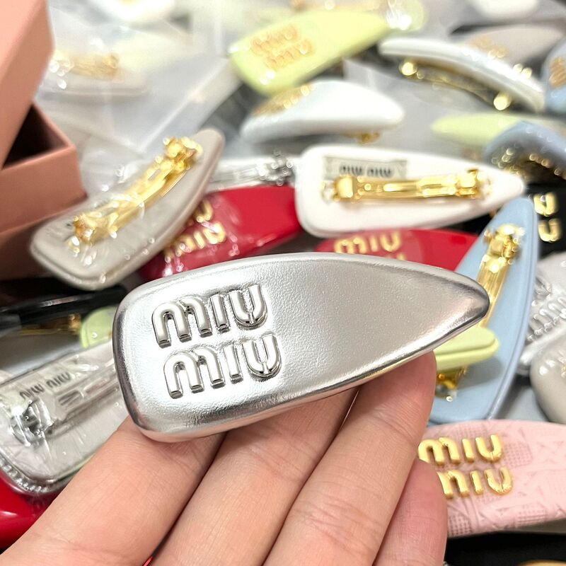 MIU缪女士韩系经典糖果色PU皮字母发夹女金属弹簧多色侧边面包夹|undefined