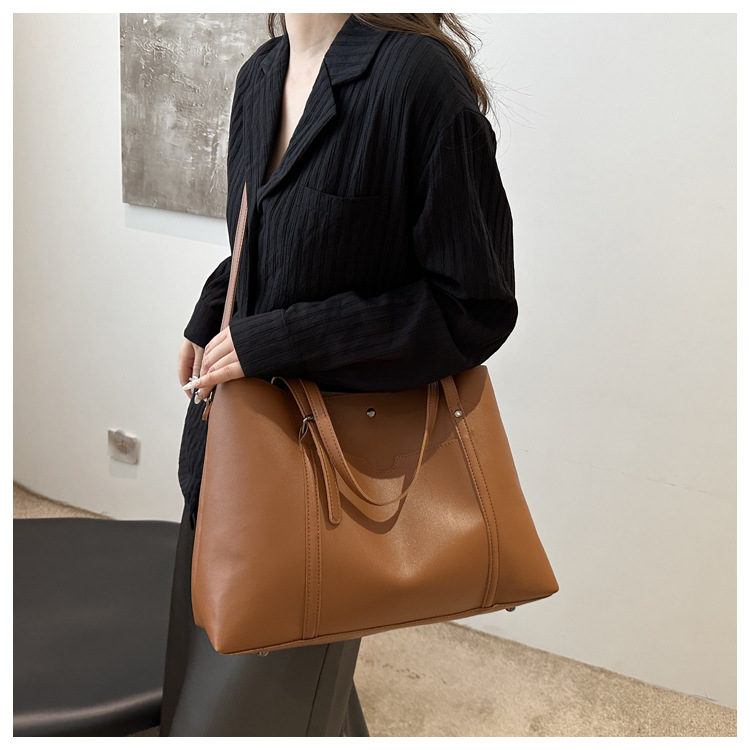 Retro texture commuting solid color simple 2024 autumn new large-capacity single-shoulder bag with a relaxed underarm tote bag undefined