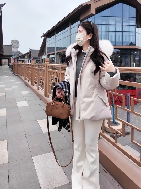 Stylish and elegant short puffer down jacket for women, light pink, waist-cinching design, new winter 2026 collection, warm outerwear Stylish and elegant short puffer down jacket for women, light pink, waist-cinching design, new winter 2026 collection, warm outerwear