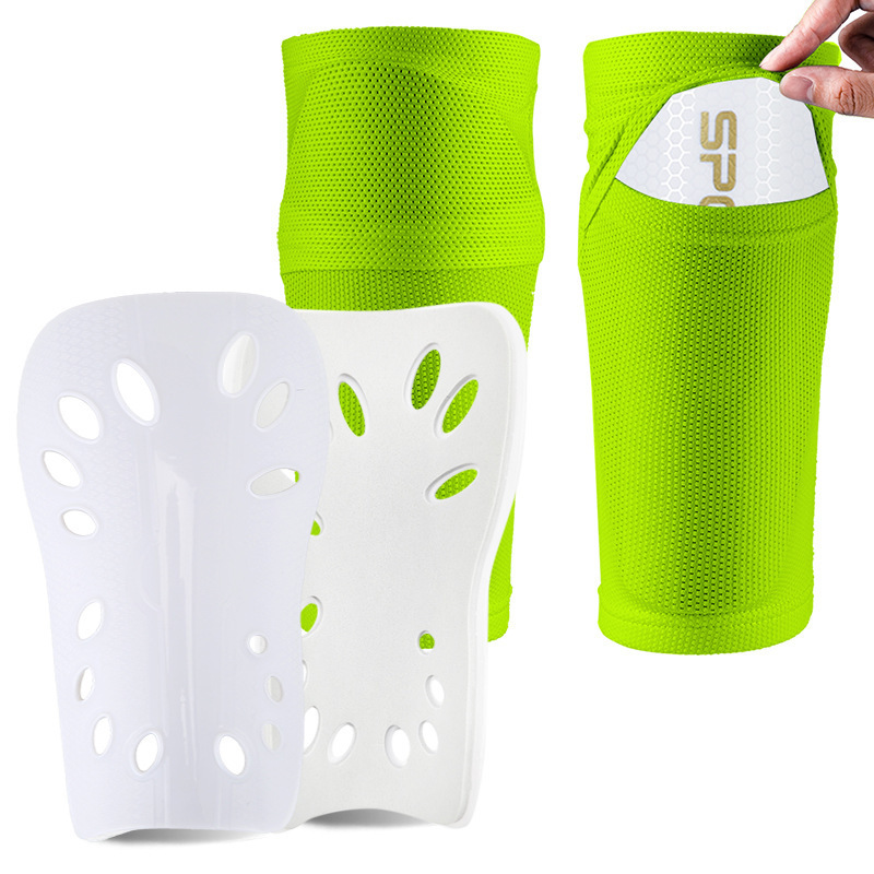 흰색 정강이 보호대 + 형광 녹색 양말