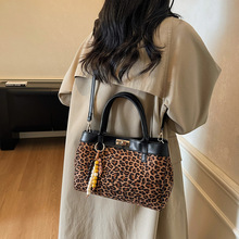 ���y����Ů������2025�¿����eб���K����ﶬ�����ϰ�ͨ�����ذ�