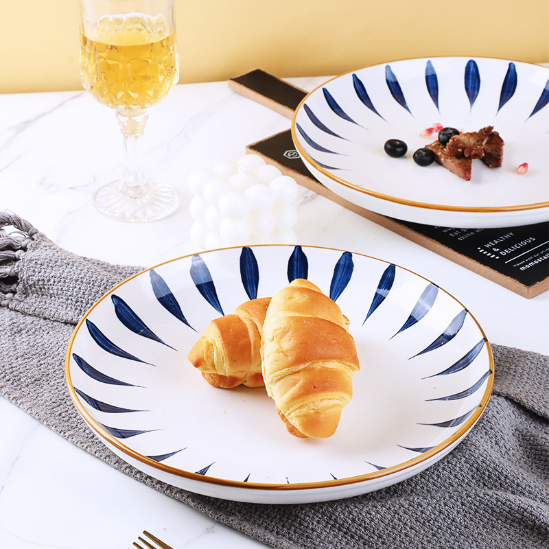 日式家用陶瓷釉下彩牛排盘圆形家用意面盘大号烧菜盘创意个性餐盘