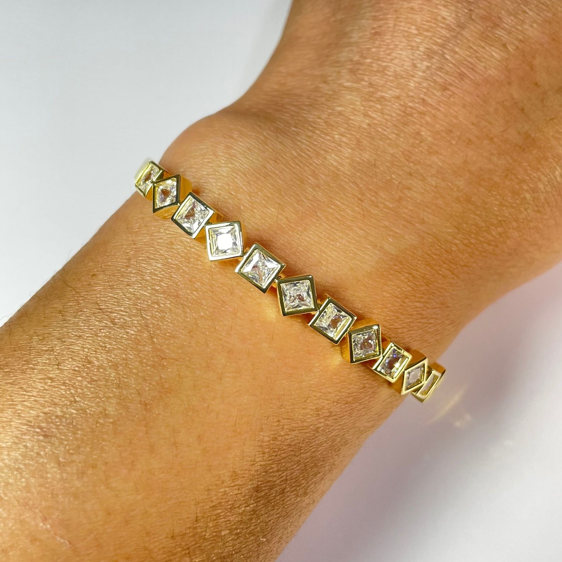 women's bracelet with zircon